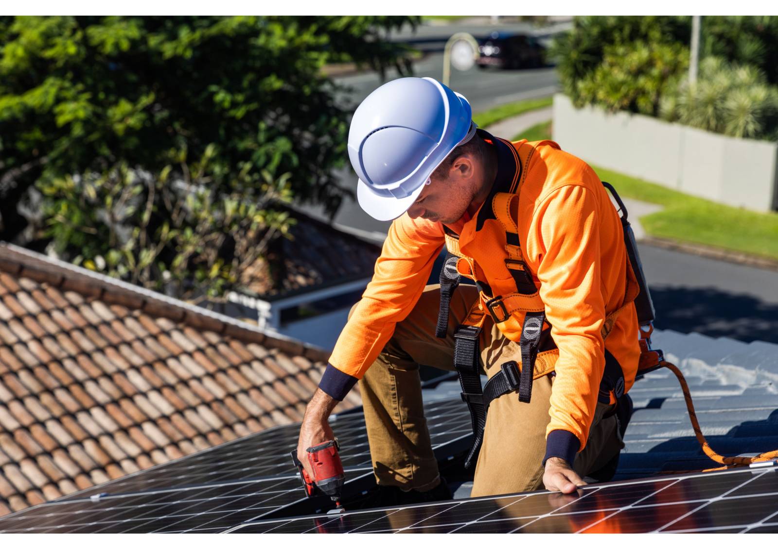 Installer soi meme des panneaux photovoltaique ou faire appel à une entreprise certifiée RGE ?