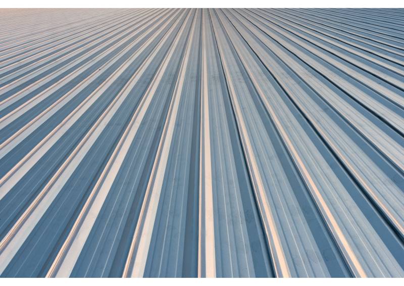 Installation photovoltaique dans le Gard, avec fixation de panneau solaire sur une toiture bac acier