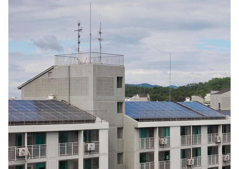 Pose de panneaux solaires pour produire son electricité en appartement