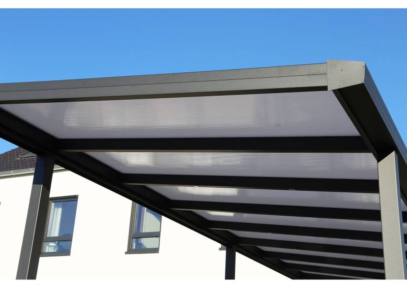 Installateur de panneaux photovoltaïques en couverture à Montpellier, pour équiper un carport 2 voitures 