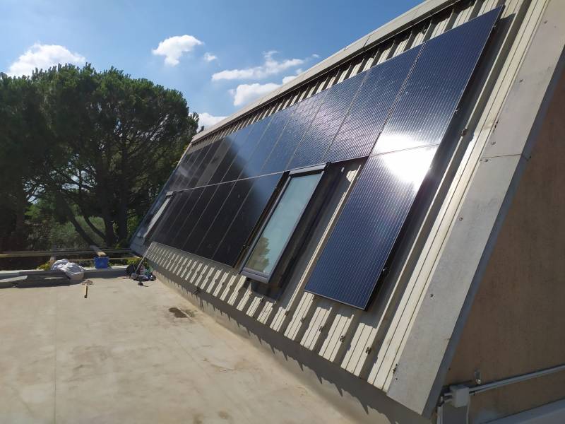 Installation d'une centrale photovoltaïque en autoconsommation pour un foyer municipal à Domazan dans le Gard