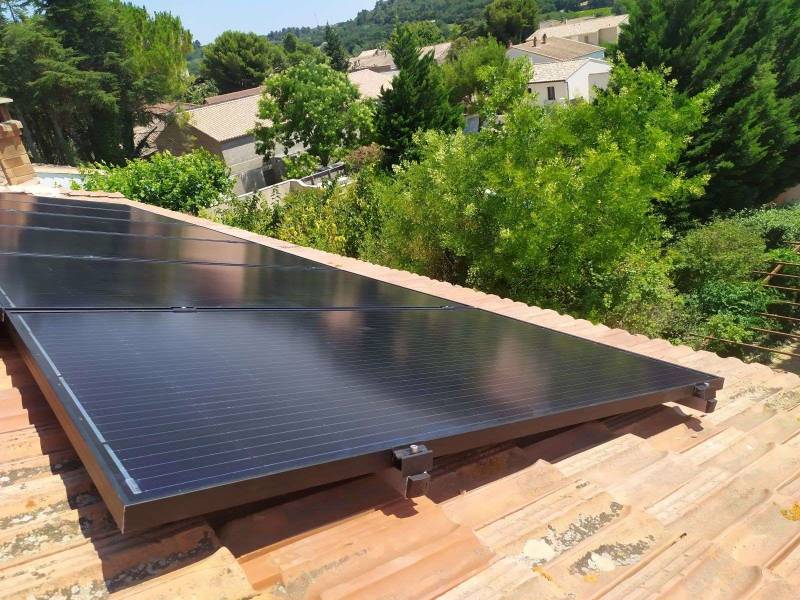 Pose de panneaux solaires à Domazan dans le Gard avec revente de surplus INOVA Technologies