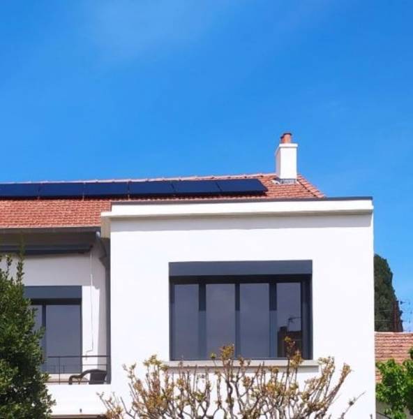 Installation de panneaux solaires avec revente du surplus d’électricité à Nimes dans le 30