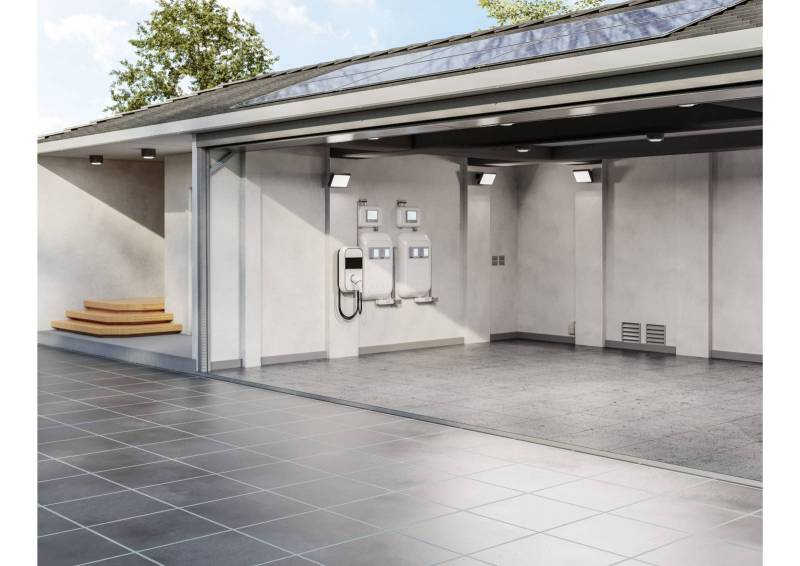 Pose de panneaux solaires sur le toit d’un garage à Carpentras