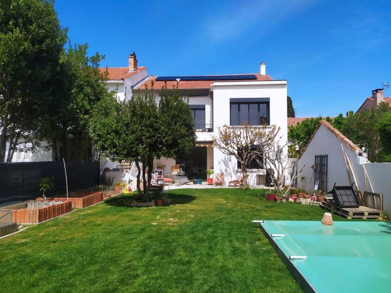 Pose de panneaux solaires pas cher à Avignon dans le Vaucluse